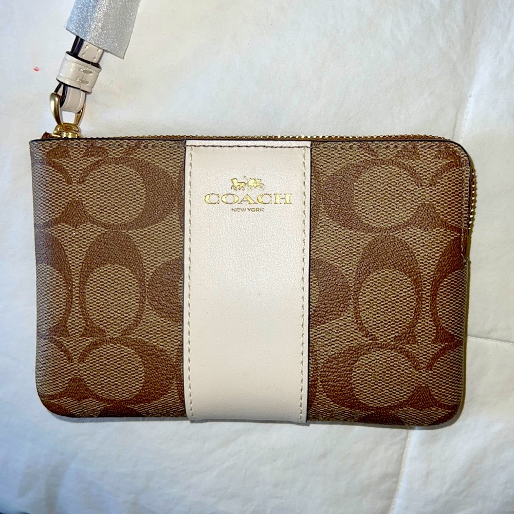 Coach wristlet wallet NWOT.